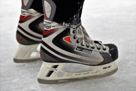 Eisstadion / Eishalle in Braunlage im Harz, Schlittschuhe, Eislaufen, Eisstockschiessen und Eishockey, Sport & Wintersport, Heiss auf Eis – dann kommt zu uns!